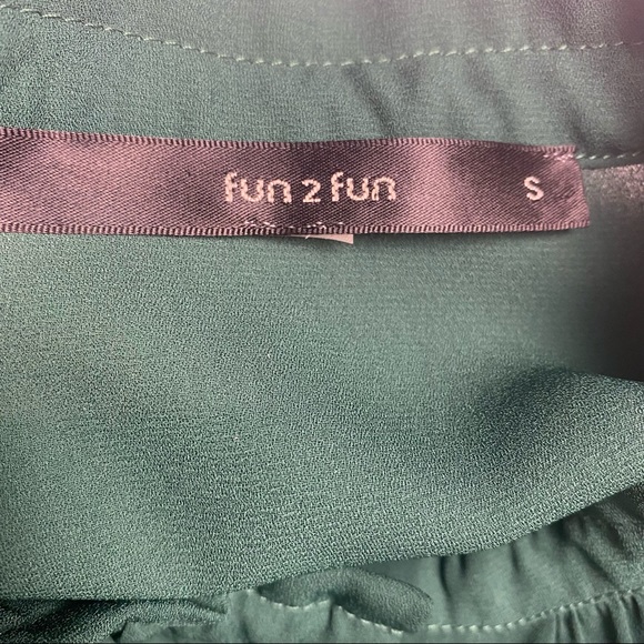 fun 2 fun Women’s Green Short Sleeve Blouse Size Small - Picture 6 of 7